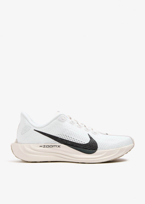 Nike Pegasus Plus running shoes for Men White in Oman Level Shoes